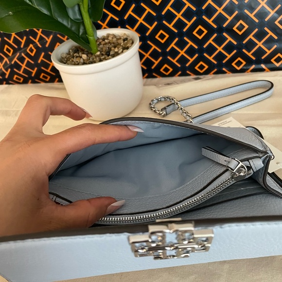 New, tory burch britten chain crossbody wallet w. Wristlet 141012 blue m… - Picture 10 of 17